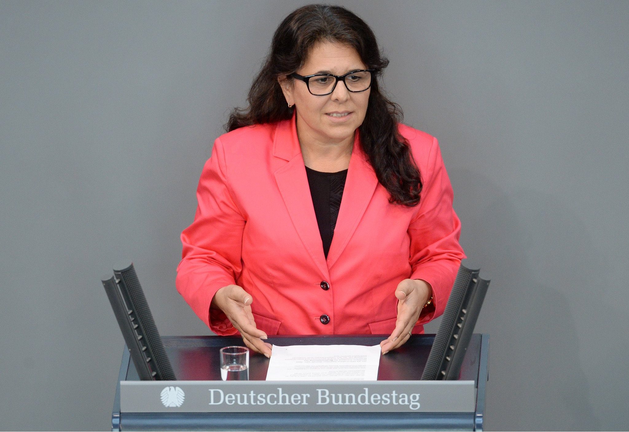 Gülistan Yüksel, SPD, Bundestagsabgeordnete, Abgeordnete, Mitglied Deutscher Bundestag, MdB, Rede, 182. Sitzung, Top 36, Thema: Neuregelung des Mutterschutzrechts. Rednerpult.