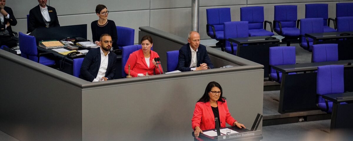 Die Bundestagsabgeordnete Gülistan Yüksel bei ihrer Rede in der Aktuellen Stunde vom 25.05.2023