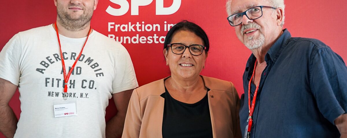 Gülistan Yüksel trifft Marius Cleophas und Hans-Peter Reichartz beim Kleingartenkongress der SPD-Bundestagsfraktion.