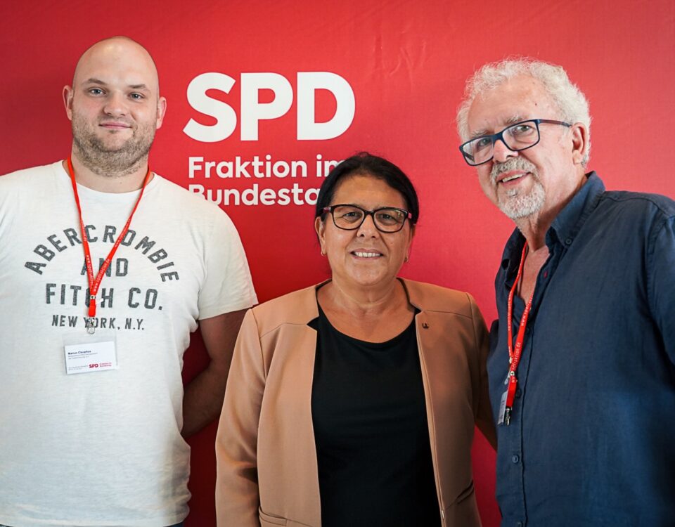 Gülistan Yüksel trifft Marius Cleophas und Hans-Peter Reichartz beim Kleingartenkongress der SPD-Bundestagsfraktion.