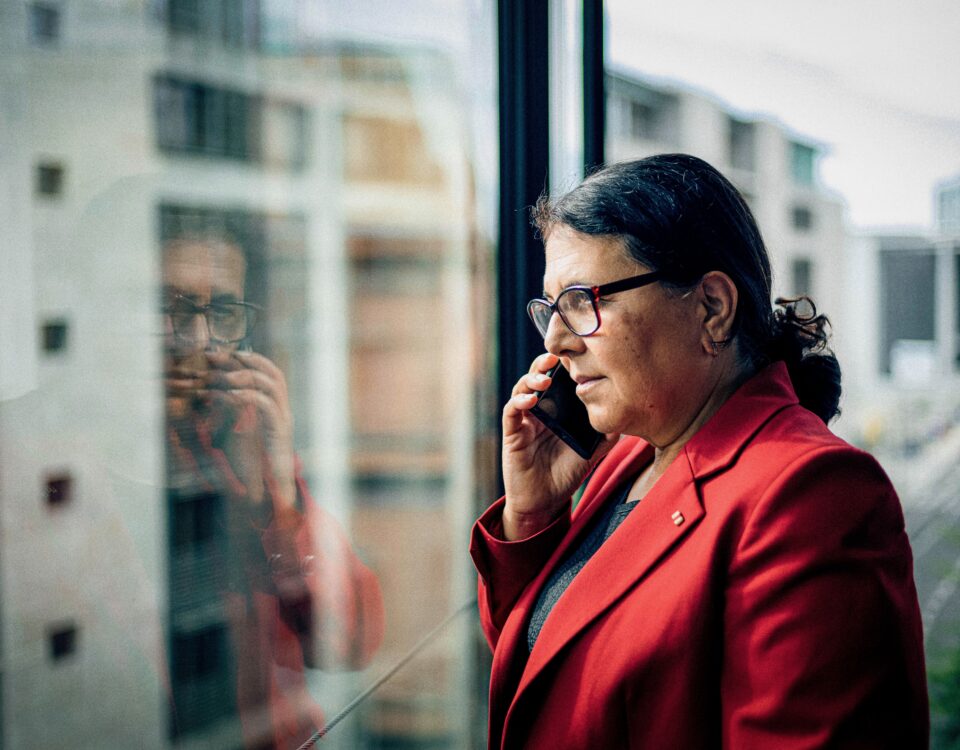 Die Bundestagsabgeordnete Gülistan Yüksel lädt zur Telefonsprechstunde im Juli ein.